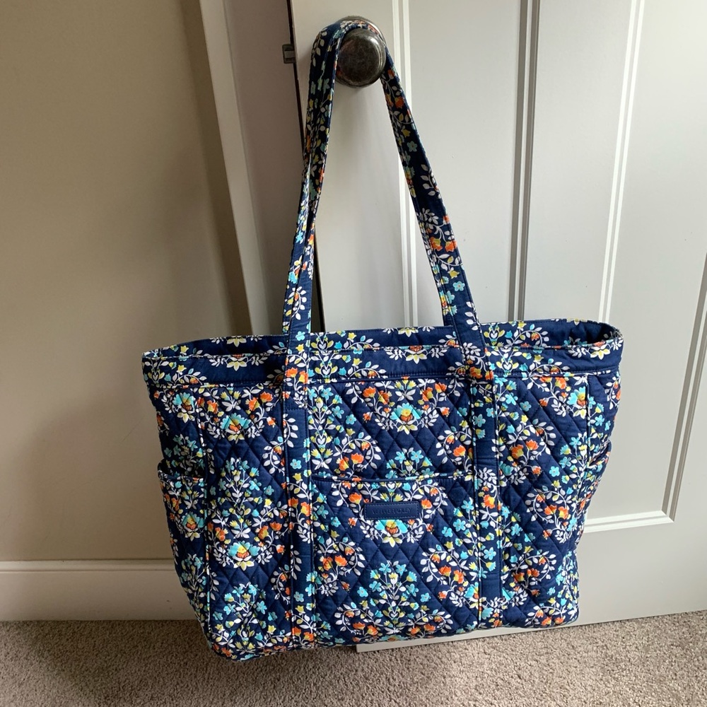 Vera Bradley Large Tote w/ Lots of Pockets